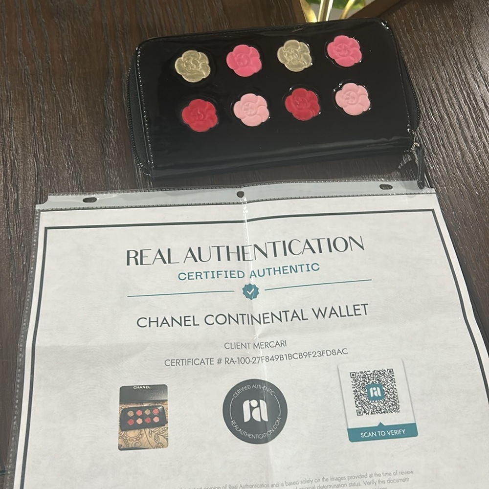 Chanel W/COA Camellia Makeup Palette Long Wallet - Picture 7 of 7